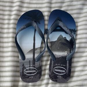 Havaianas Men’s Gradient Blue and Black Flip Flops